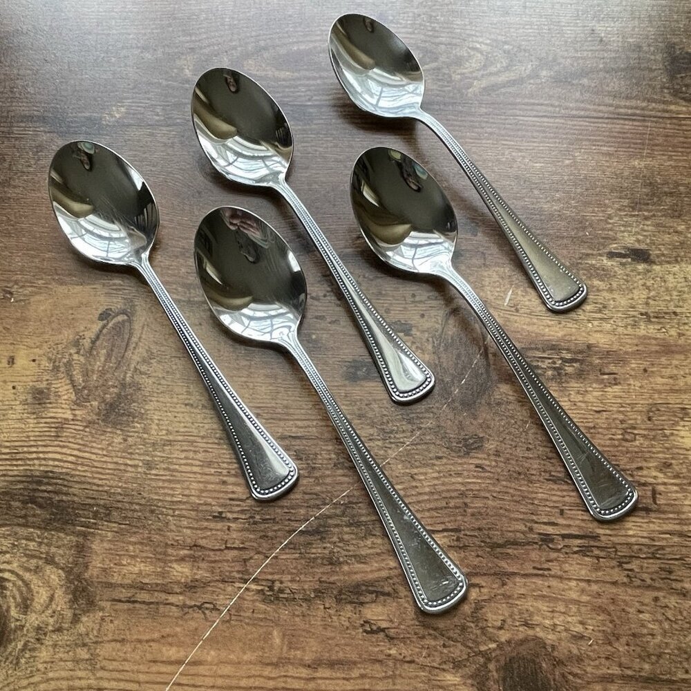 Oneida Needlepoint Beaded Artistry Oval Soup Spoon Set of 5 Stainless Steel